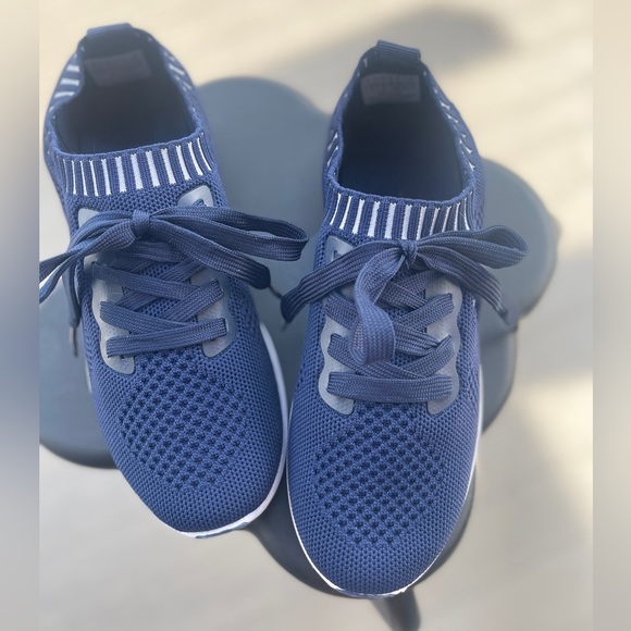 Danskin Women's Peace Two-Toned Sneaker Women's Shoes - Picture 3 of 11